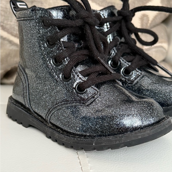 Toddler UGG Sparkly Black Combat Boots size 7c - Picture 1 of 3